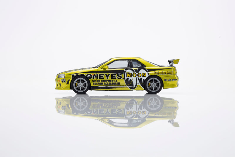 Load image into Gallery viewer, NISSAN SKYLINE GT-R (R34) MOONEYES 1 WITH LED 2026 + MOTN LED BASE SYSTEM BLACK 2025 KYOSHO 1:64

