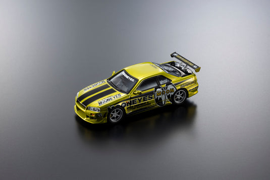 NISSAN SKYLINE GT-R (R34) MOONEYES 1 WITH LED 2026 + MOTN LED BASE SYSTEM BLACK 2025 KYOSHO 1:64
