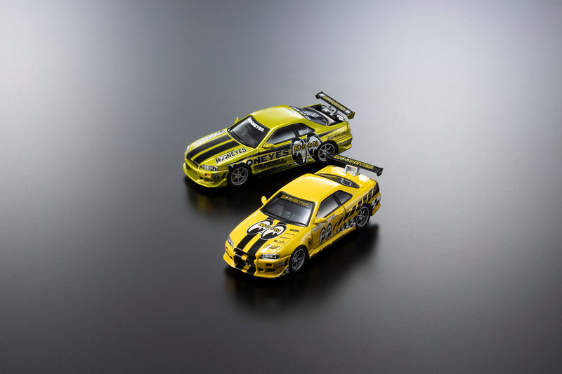 Load image into Gallery viewer, NISSAN SKYLINE GT-R (R34) MOONEYES 1 WITH LED 2026 + MOTN LED BASE SYSTEM BLACK 2025 KYOSHO 1:64
