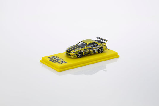 NISSAN SKYLINE GT-R (R34) MOONEYES 1 WITH LED 2026 + MOTN LED BASE SYSTEM BLACK 2025 KYOSHO 1:64
