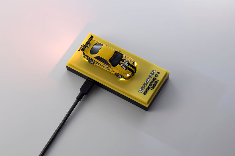 Load image into Gallery viewer, NISSAN SKYLINE GT-R (R34) MOONEYES 2 WITH LED 2026  + MOTN LED BASE SYSTEM BLACK 2025 KYOSHO 1:64
