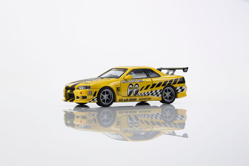 Load image into Gallery viewer, NISSAN SKYLINE GT-R (R34) MOONEYES 2 WITH LED 2026  + MOTN LED BASE SYSTEM BLACK 2025 KYOSHO 1:64
