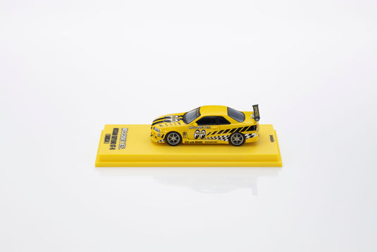 NISSAN SKYLINE GT-R (R34) MOONEYES 2 WITH LED 2026  + MOTN LED BASE SYSTEM BLACK 2025 KYOSHO 1:64