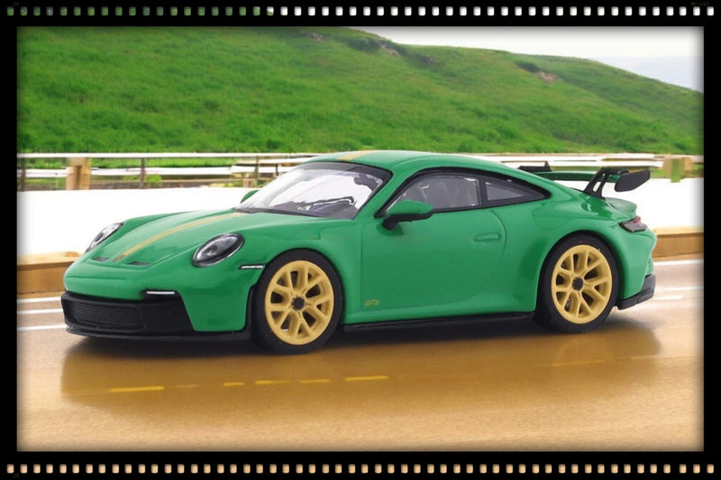 Load image into Gallery viewer, Porsche 911 (992) GT3 2021 MINICHAMPS 1:64
