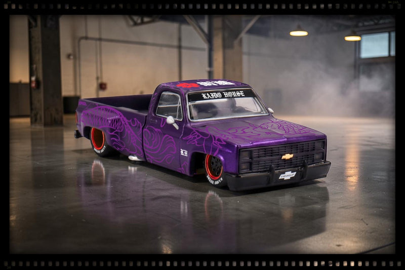Chargez l'image dans la visionneuse de la galerie, CHEVROLET SILVERADO DUALLY KAIDO KOI V1 1980 MINI GT 1:64
