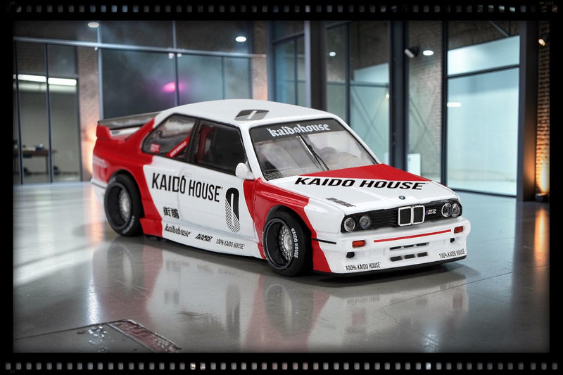 Laad de afbeelding in de Gallery-viewer, BMW M3 (E30) KAIDO*HOUSE REDBORO 1989 MINI GT 1:64
