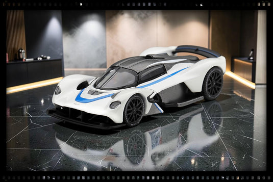 ASTON MARTIN VALKYRIE ESCAPING WHITE 2021 MINI GT 1:64
