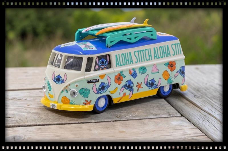 Chargez l'image dans la visionneuse de la galerie, VOLKSWAGEN TRANSPORTER T1 PANEL VAN LILO &amp; STITCH 2025 TARMAC WORKS 1:64
