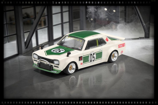 NISSAN SKYLINE GT-R (KPGC10) LB-WORKS HAKOSUKA WHITE-GREEN 1971 MINI GT 1:64