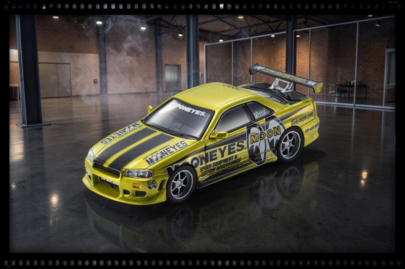 Load image into Gallery viewer, NISSAN SKYLINE GT-R (R34) MOONEYES 1 WITH LED 2026 + MOTN LED BASE SYSTEM BLACK 2025 KYOSHO 1:64

