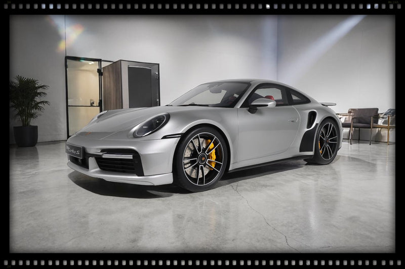 Load image into Gallery viewer, PORSCHE 911 [992.1] TURBO S SILVER 2020 GT SPIRIT 1:8
