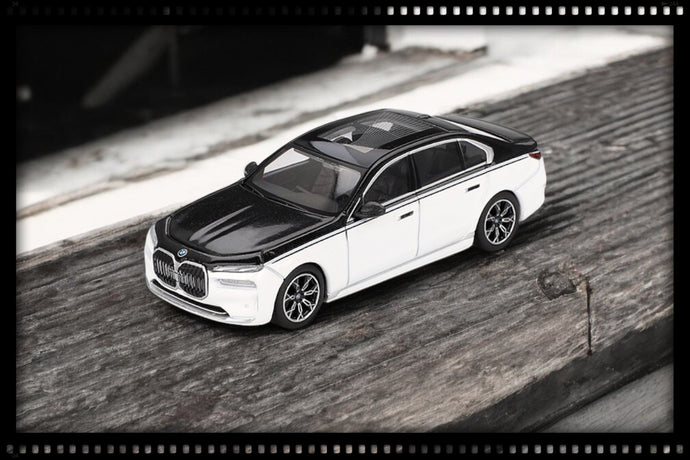 Bmw I7 XDRIVE60 ALPINE WHITE / BLACK SAPPHIRE 2024 (LHD) MINI GT 1:64
