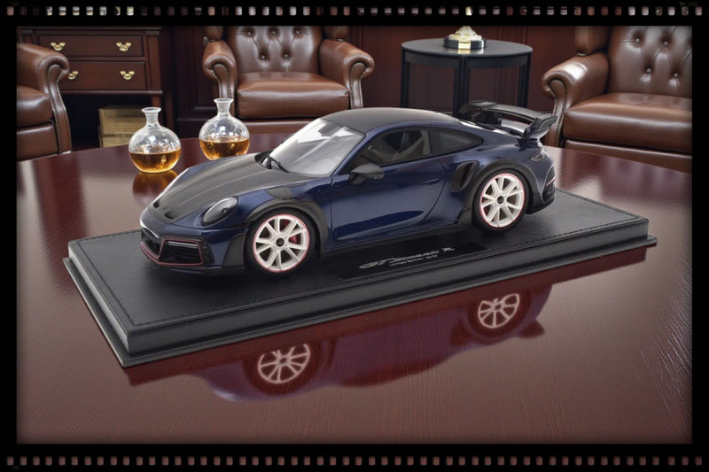 Chargez l'image dans la visionneuse de la galerie, Porsche 911 (992) TECHART GTstreet R Bleu/Blanc/Rouge - Édition Limitée 3 sur 20 pièces - TECHART 1:18
