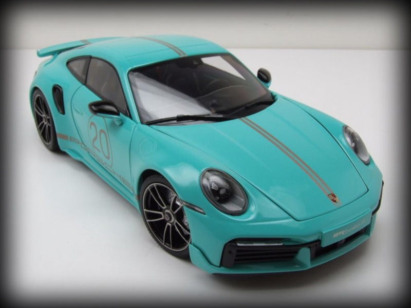 Load image into Gallery viewer, Porsche 911 (992) Turbo S coupe Sport Design 2021 Green MINICHAMPS 1:18
