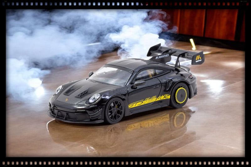 Laad de afbeelding in de Gallery-viewer, PORSCHE GT3RS 992-1 ZWART/GEEL 2026 TARMAC WORKS 1:64
