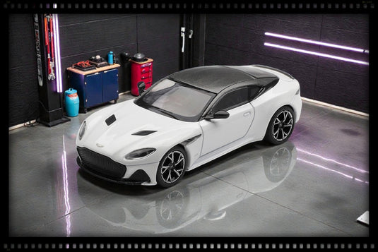 ASTON MARTIN BDS STRATUS WHITE 2024 (LHD) MINI GT 1:64