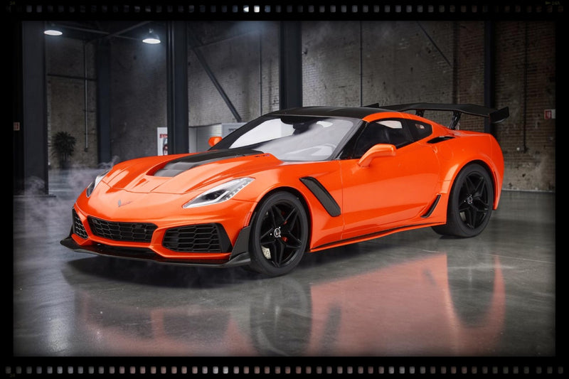 Laad de afbeelding in de Gallery-viewer, <tc>CHEVROLET CORVETTE C7 ZR1 ORANJE GT SPIRIT 1:12</tc>
