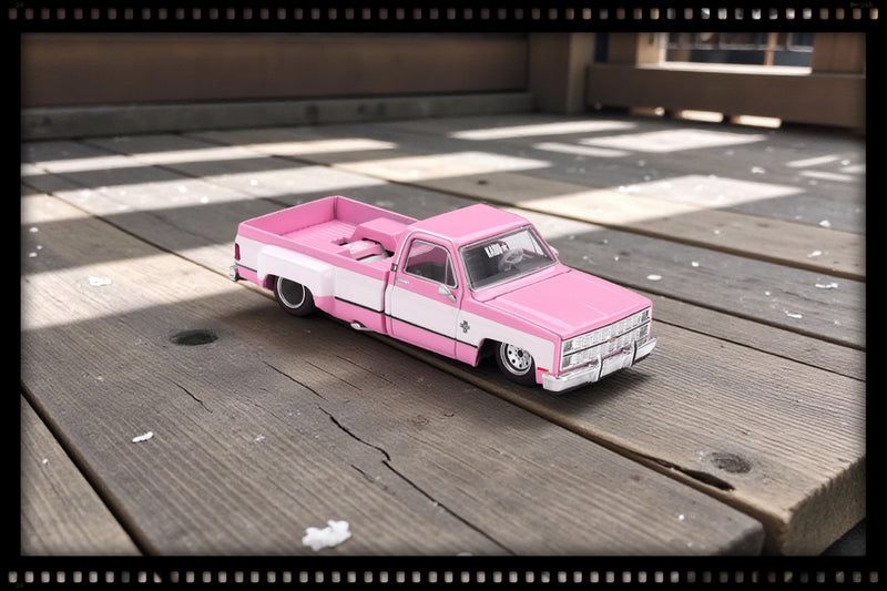 Load image into Gallery viewer, Chevrolet SILVERADO DUALLY VINTAGE SPEC V2 1980 MINI GT 1:64
