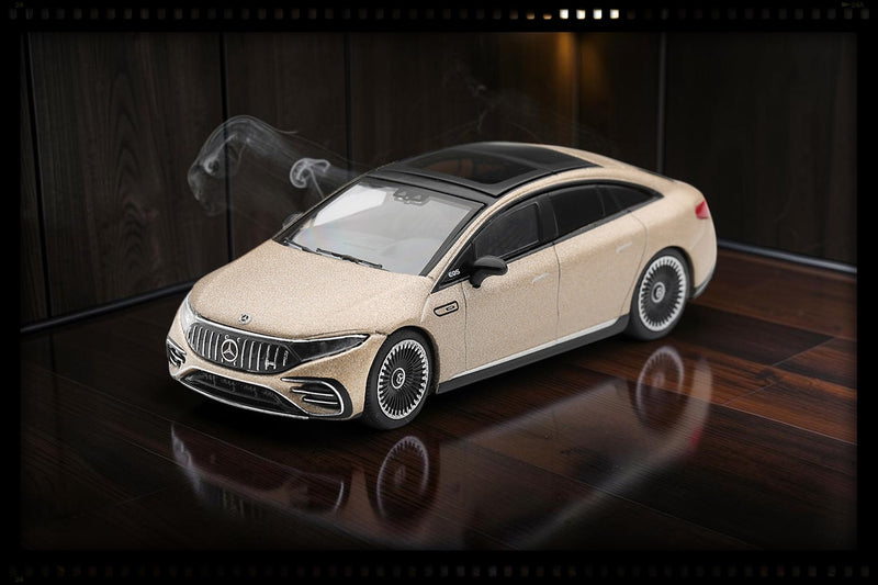 Laad de afbeelding in de Gallery-viewer, MERCEDES-BENZ EQS 53 SIGNATURE KALAHARI GOUD MAGNO 2025 MINI GT 1:64
