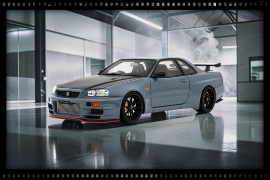 NISSAN SKYLINE GT-R (BNR34) WITH BODY KIT GRIS 2025 OTTOmobile 1:18