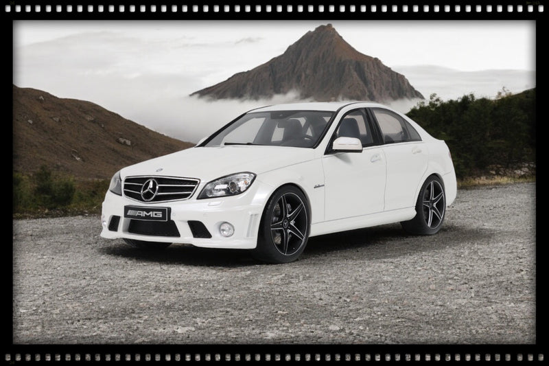 Load image into Gallery viewer, Mercedes-Benz C63 AMG DIAMOND WHITE 2007 GT SPIRIT 1:18
