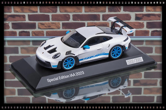 Porsche 911 GT3 RS (992) IAA SPECIAL MODEL 2023 Blanc/Bleu - LIMITED EDITION 1086/2000 pièces - PORSCHE DEALERMODEL 1:43