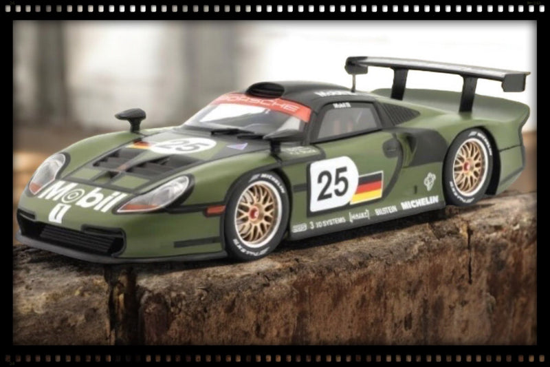 Laad de afbeelding in de Gallery-viewer, Porsche 911 GT1 #25 DALMAS/BOUTSEN/STUCK PRE-KWALIFICATIE 24H LE MANS 1997 WERK83 1:18
