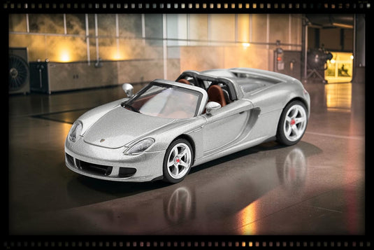 PORSCHE CARRERA GT ARGENTÉ 2006 MINI GT 1:64