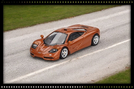 McLaren F1 YQUEM 1993 (LHD) MINI GT 1:64