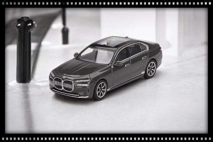 Load image into Gallery viewer, Bmw I7 XDRIVE60 DRAVIT GREY 2024 (LHD) MINI GT 1:64
