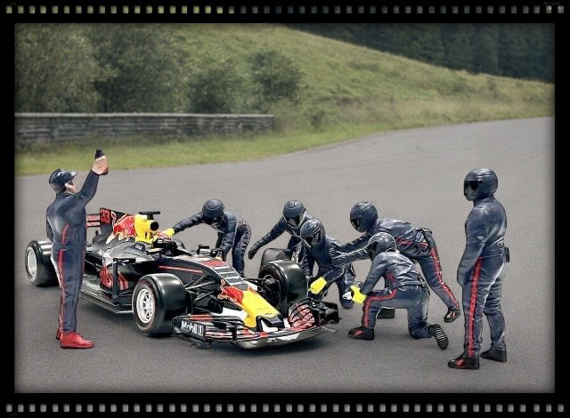 Load image into Gallery viewer, Pit Crew Figures set #3 Team Blue-Purple (7 figures). (Car not included) AMERICAN DIORAMA 1:43
