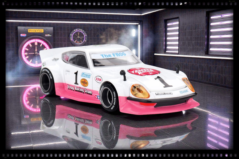 Laad de afbeelding in de Gallery-viewer, Nissan FAIRLADY Z TAMIYA DE KIKKER V1 1969 MINI GT 1:64
