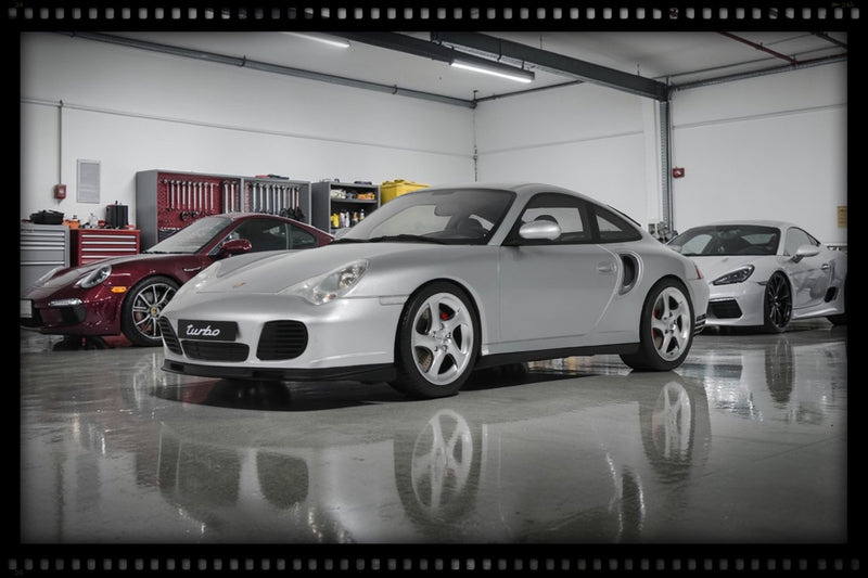Load image into Gallery viewer, PORSCHE 911 [996.2] TURBO POLAR SILVER 2001 GT SPIRIT 1:18
