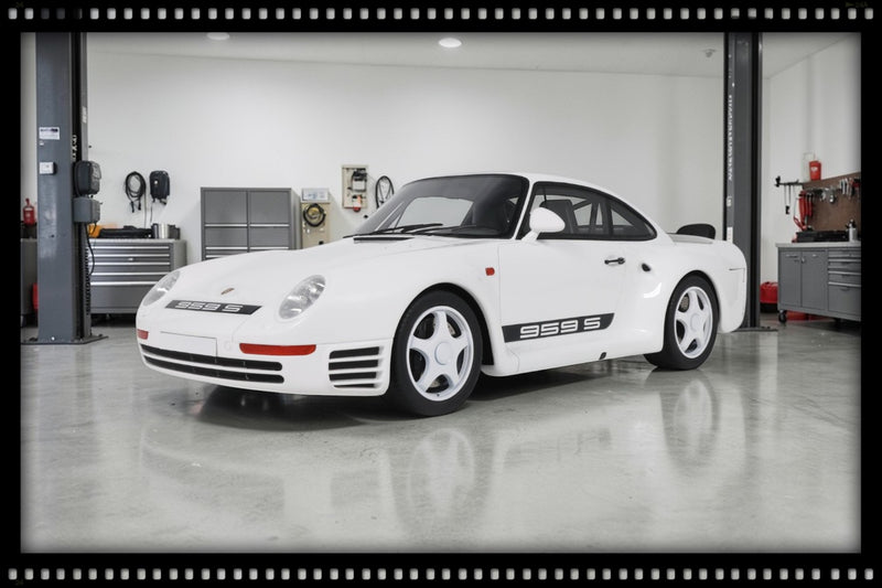 Load image into Gallery viewer, PORSCHE 959 SPORT GRAND PRIX WHITE 1987 GT SPIRIT 1:12
