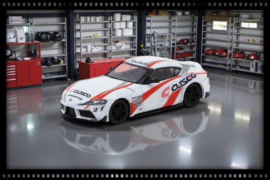 Toyota GR SUPRA "CUSCO" WIT/ROOD TARMAC WORKS 1:64