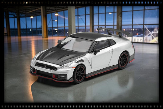 NISSAN GT-R R35 NISMO SILVER METALLIC 2024 MINI GT 1:64