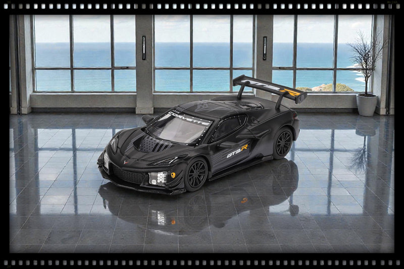 Laad de afbeelding in de Gallery-viewer, Chevrolet CORVETTE Z06 GT3.R ROAD AMERICA TESTAUTO 2025 (LHD) MINI GT 1:64
