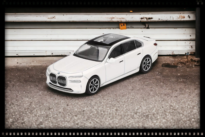 Bmw I7 XDRIVE60 MINERAL WHITE 2024 (LHD) MINI GT 1:64