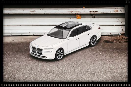 Bmw I7 XDRIVE60 MINERAL WHITE 2024 (LHD) MINI GT 1:64