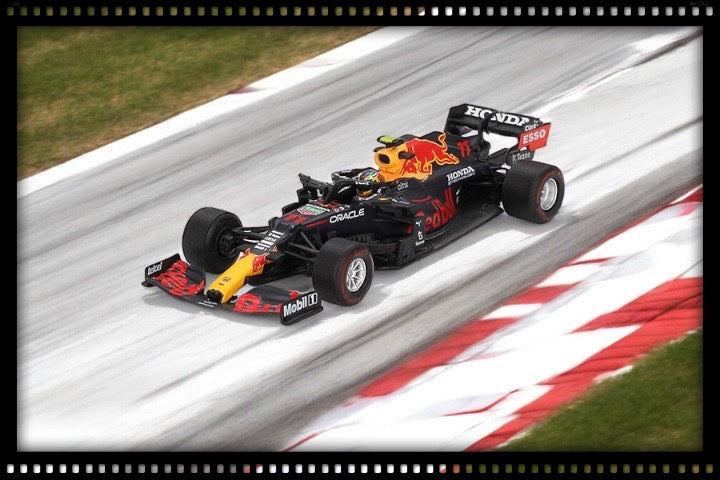 Load image into Gallery viewer, REDBULL RACING RB16B #11 SERGIO PÉREZ AZERBAIJAN GRAND PRIX WINNER 2021 MINI GT 1:64

