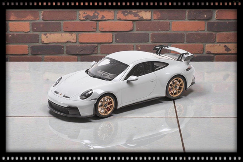 Chargez l'image dans la visionneuse de la galerie, PORSCHE 911 (992) GT3 2021 BLANC CRAIE MINICHAMPS 1:18
