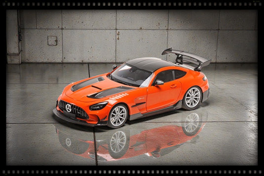 Mercedes AMG GT BLACK SERIES 2021 ORANGE / SILVER WHEELS MINICHAMPS 1:18