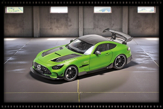 Mercedes-Benz AMG GT BLACK SERIES 2021 MATT GREEN MINICHAMPS 1:18