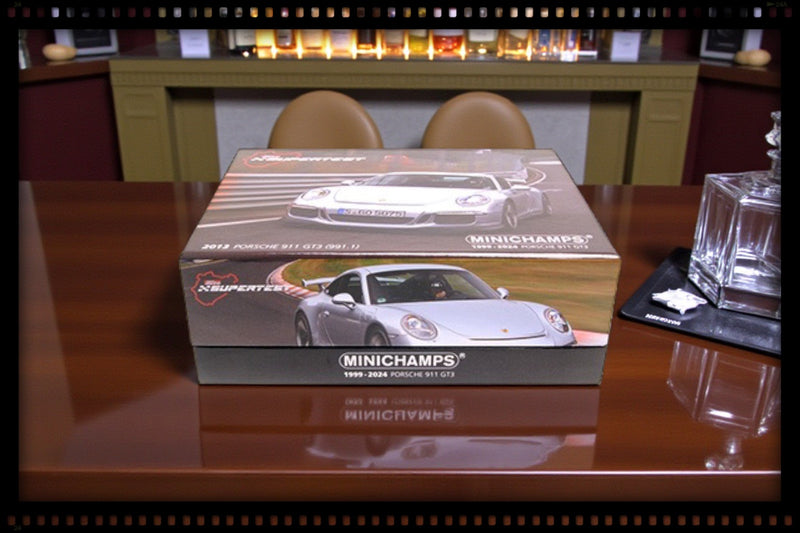 Load image into Gallery viewer, Porsche 911 (991) GT3 2012 SILVER SPECIAL BOX ‼️LIMITED EDITION 525 pieces‼️ MINICHAMPS 1:43
