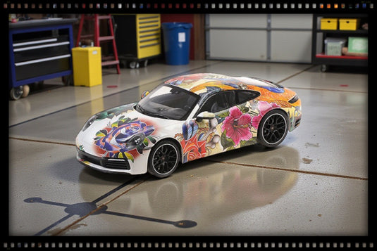 Porsche 911 CARRERA 4S 2019 FLOWER DESIGN BASEPLATE AND ACRYL CASE ‼️LIMITED EDITION 500 pieces‼️ MINICHAMPS 1:18