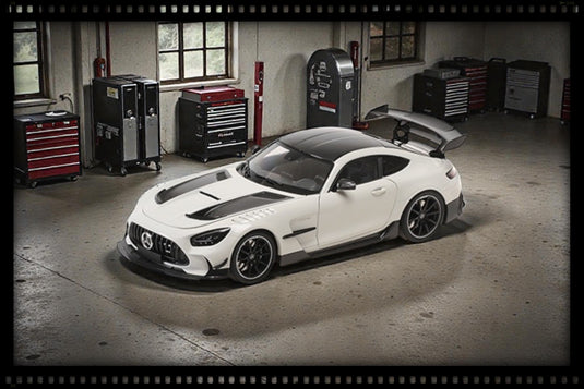 Mercedes AMG GT BLACK SERIES 2021 WHITE / BLACK WHEELS MINICHAMPS 1:18