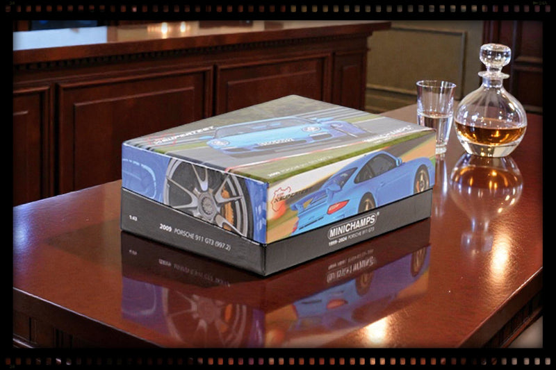 Load image into Gallery viewer, Porsche 911 GT3 2009 BLUE SPECIAL BOX ‼️LIMITED EDITION 525 pieces‼️ MINICHAMPS 1:43
