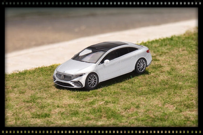 Mercedes Benz EQS 580 4Matic High-Tech (LHD) MINI GT 1:64
