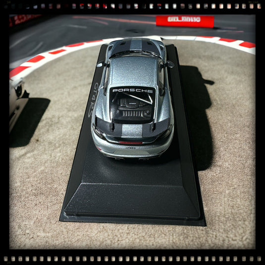 Porsche 718 CAYMAN GT4 RS Grey PORSCHE DEALERMODEL 1:43