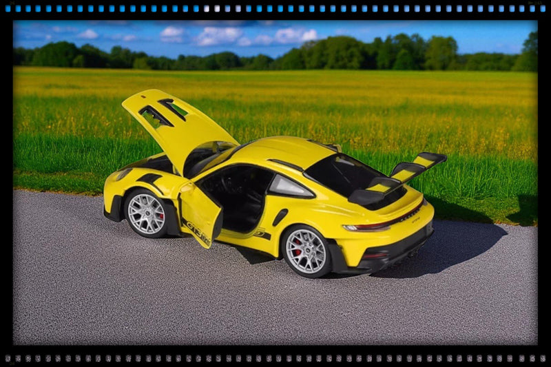 Load image into Gallery viewer, Porsche 911 GT3 RS 992 Yellow WELLY 1:24
